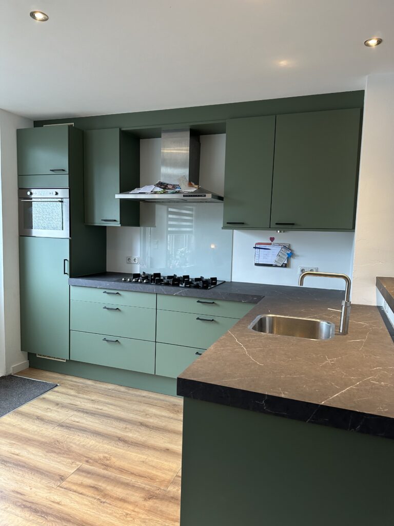 Moderne keuken met fronten gewrapt in Pont